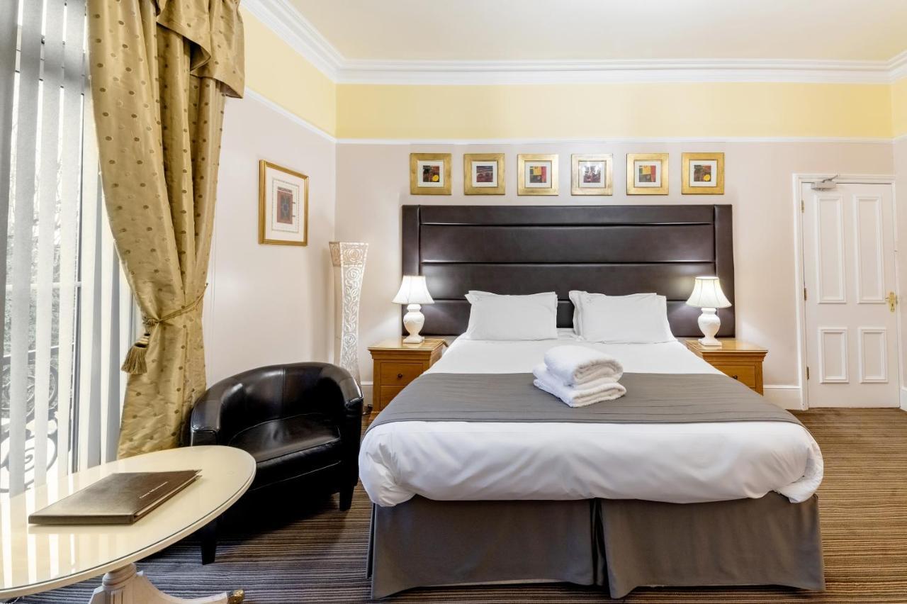 Charades Guest House เฮริฟอร์ด ภายนอก รูปภาพ
