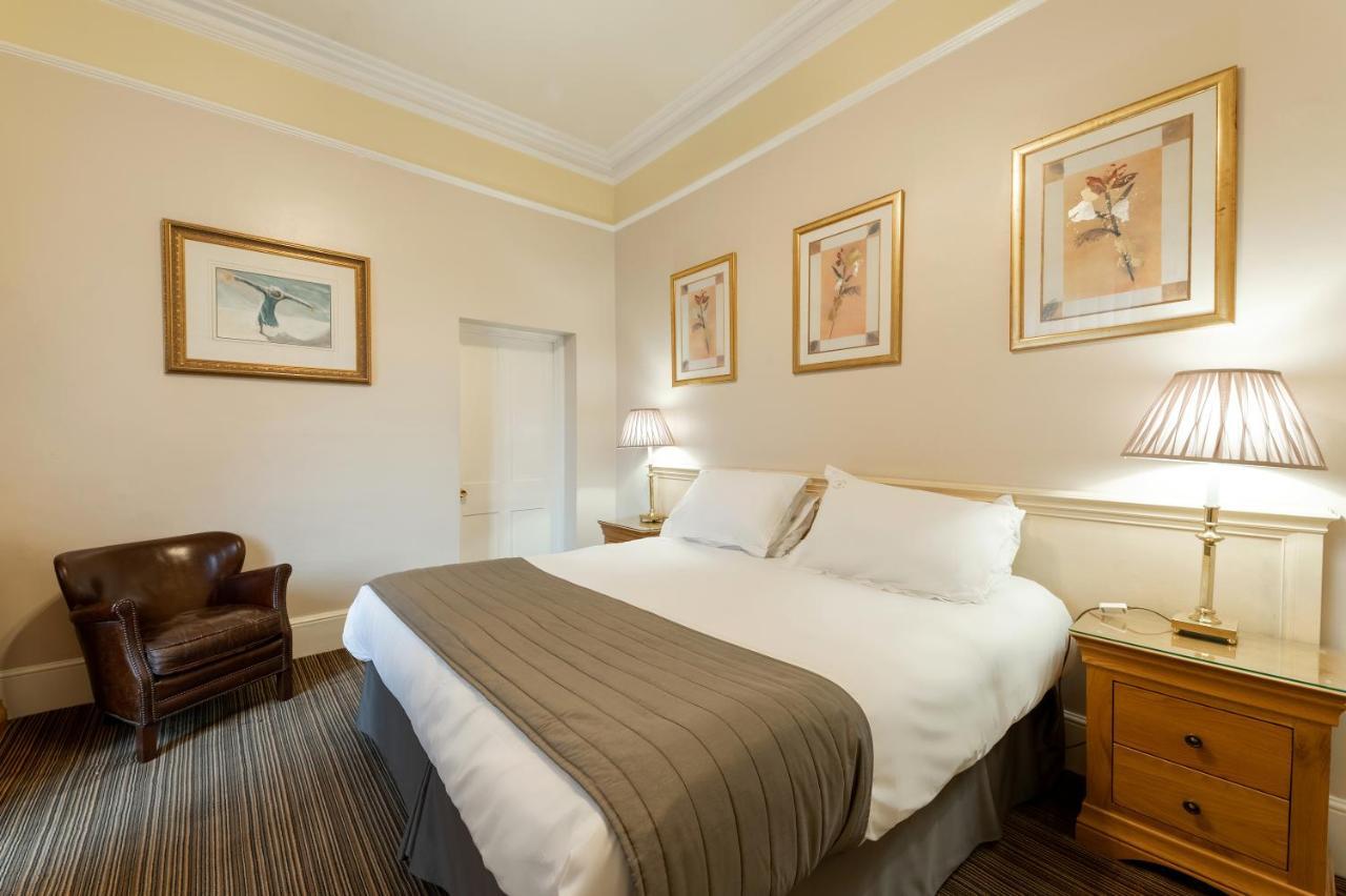 Charades Guest House เฮริฟอร์ด ภายนอก รูปภาพ