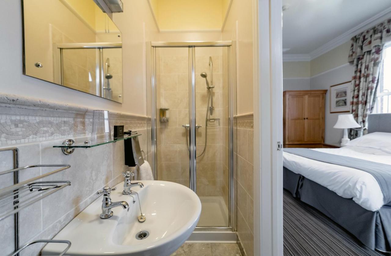 Charades Guest House เฮริฟอร์ด ภายนอก รูปภาพ